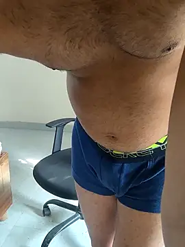 Snapshot of johnysinsr chatting on February 19, 3:46 am johnysinsr online show from February 19, 3:46 am