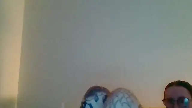 Snapshot of liltiddygoffwaifu chatting on November 9, 2:21 am liltiddygoffwaifu online show from November 9, 2:21 am