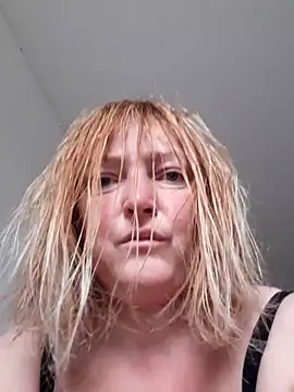 Snapshot of LiluLiluLilu chatting on October 13, 8:47 am LiluLiluLilu online show from October 13, 8:47 am