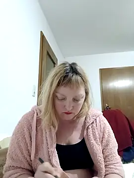 LiluLiluLilu online show from February 28, 5:36 pm