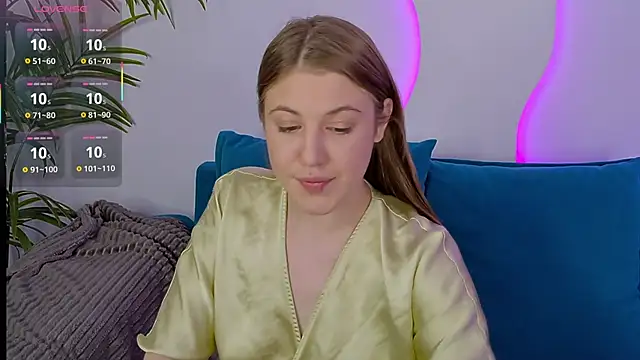 Snapshot of MelanieHenders chatting on October 3, 5:59 am MelanieHenders online show from October 3, 5:59 am