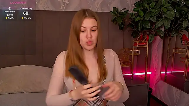 Snapshot of MelanieHenders chatting on December 3, 5:26 am MelanieHenders online show from December 3, 5:26 am