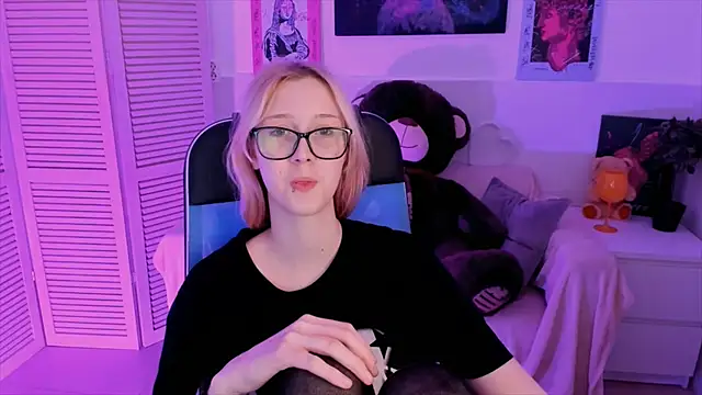 RubyBennett online show from September 11, 7:08 am