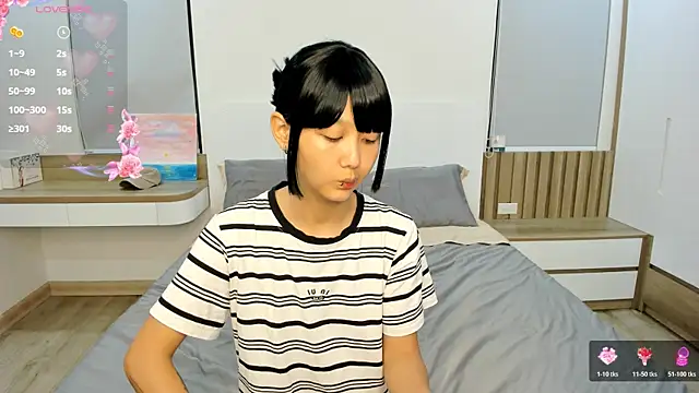 Snapshot of gabby_little chatting on June 29, 3:23 pm gabby little online show from June 29, 3:23 pm