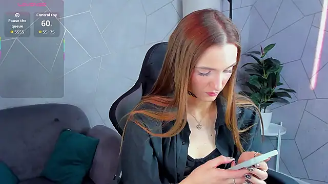 Snapshot of Alisha_Green chatting on October 15, 9:31 am Alisha Green online show from October 15, 9:31 am