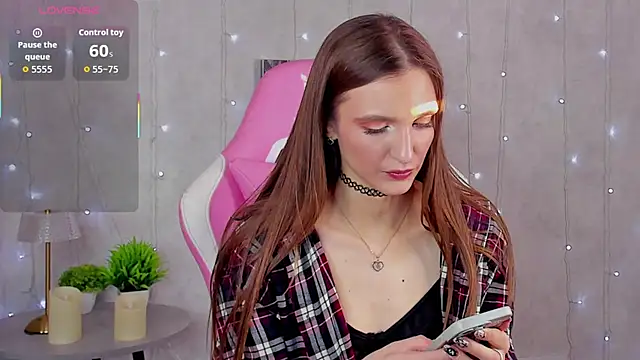 Snapshot of Alisha_Green chatting on October 24, 9:17 am Alisha Green online show from October 24, 9:17 am