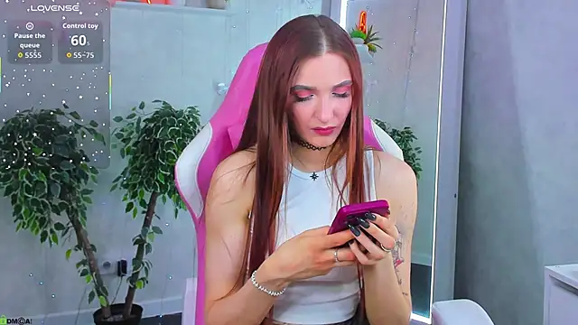 Snapshot of Alisha_Green chatting on April 15, 9:27 am Alisha Green online show from April 15, 9:27 am