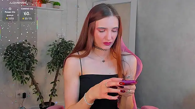 Snapshot of Alisha_Green chatting on June 12, 9:19 am Alisha Green online show from June 12, 9:19 am