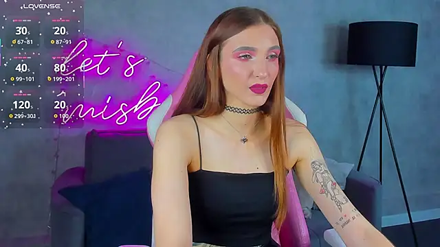 Snapshot of Alisha_Green chatting on June 22, 9:17 am Alisha Green online show from June 22, 9:17 am