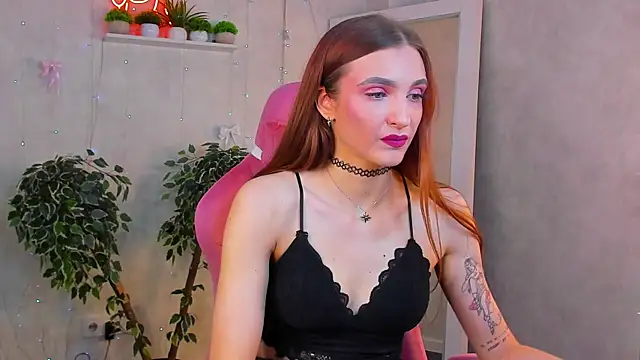 Snapshot of Alisha_Green chatting on July 19, 9:24 am Alisha Green online show from July 19, 9:24 am