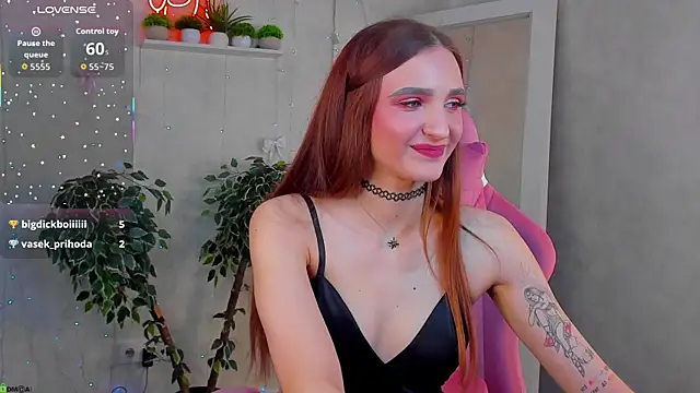 Snapshot of Alisha_Green chatting on July 20, 10:39 am Alisha Green online show from July 20, 10:39 am