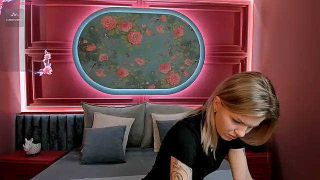 NaomiSol online show from September 27, 7:30 pm