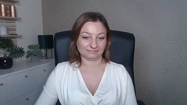 angelaSamt online show from November 15, 8:00 am