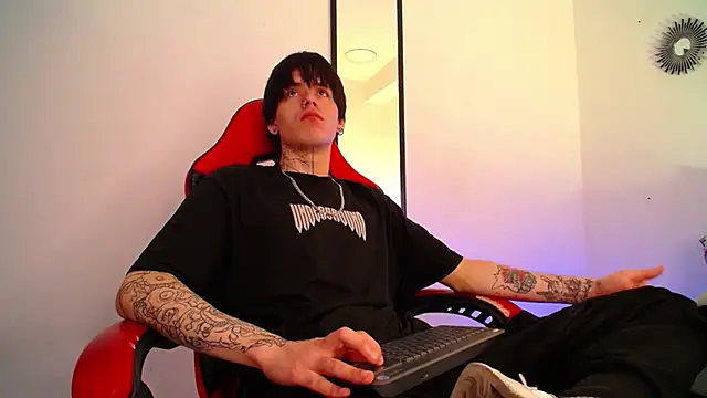 Anhonymus  online show from December 18, 4:07 am