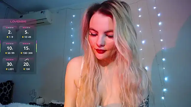 Snapshot of Wicked_cookie chatting on November 10, 12:09 am Wicked cookie online show from November 10, 12:09 am