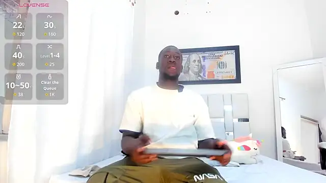 Snapshot of lucas_manzon chatting on December 5, 1:52 pm lucas manzon online show from December 5, 1:52 pm