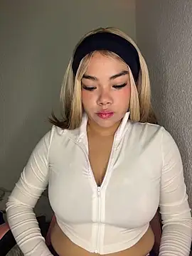 Snapshot of Dakota-Lona chatting on March 18, 10:35 pm Dakota-Lona online show from March 18, 10:35 pm