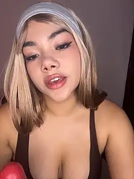 Snapshot of Dakota-Lona chatting on March 25, 9:21 pm Dakota-Lona online show from March 25, 9:21 pm