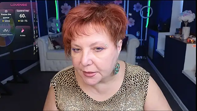 Snapshot of Kira_Kenett chatting on October 8, 7:50 am Kira Kenett online show from October 8, 7:50 am