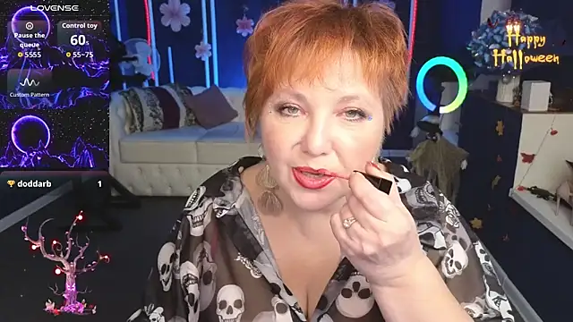 Snapshot of Kira_Kenett chatting on October 31, 3:35 pm Kira Kenett online show from October 31, 3:35 pm