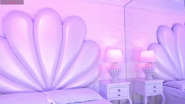 HatsaJones online show from September 26, 3:54 am