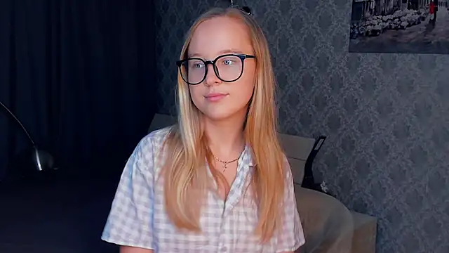 SoonMoor online show from October 11, 6:39 pm