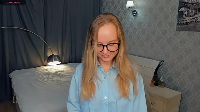 SoonMoor online show from October 15, 5:24 pm