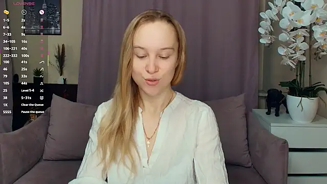 Snapshot of SoonMoor chatting on February 13, 6:48 pm SoonMoor online show from February 13, 6:48 pm