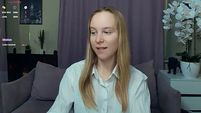 Snapshot of SoonMoor chatting on February 20, 9:15 pm SoonMoor online show from February 20, 9:15 pm