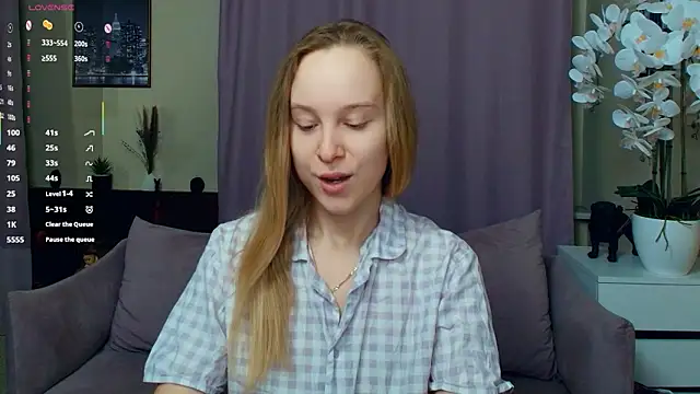 Snapshot of SoonMoor chatting on February 21, 6:42 pm SoonMoor online show from February 21, 6:42 pm