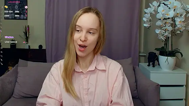 Snapshot of SoonMoor chatting on February 22, 7:45 pm SoonMoor online show from February 22, 7:45 pm