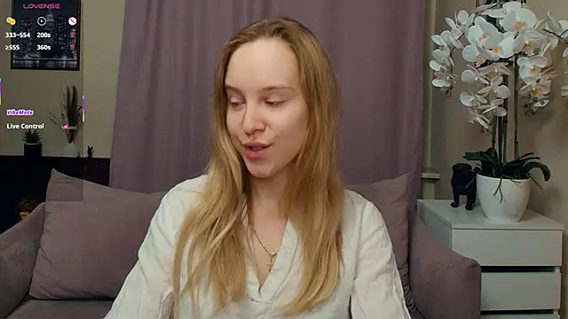 Snapshot of SoonMoor chatting on February 25, 7:23 pm SoonMoor online show from February 25, 7:23 pm