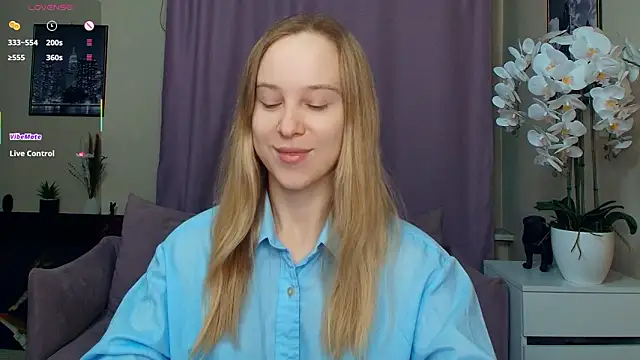 Snapshot of SoonMoor chatting on February 27, 7:14 pm SoonMoor online show from February 27, 7:14 pm