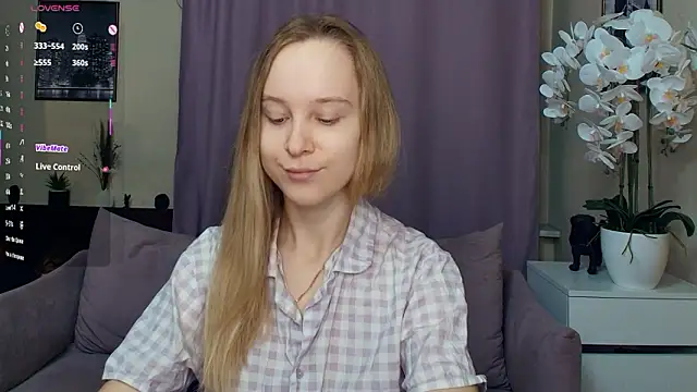 Snapshot of SoonMoor chatting on March 1, 6:54 pm SoonMoor online show from March 1, 6:54 pm