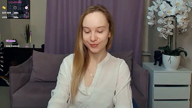 Snapshot of SoonMoor chatting on March 6, 6:48 pm SoonMoor online show from March 6, 6:48 pm