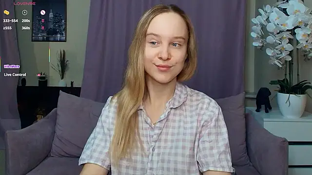 Snapshot of SoonMoor chatting on March 10, 6:57 pm SoonMoor online show from March 10, 6:57 pm