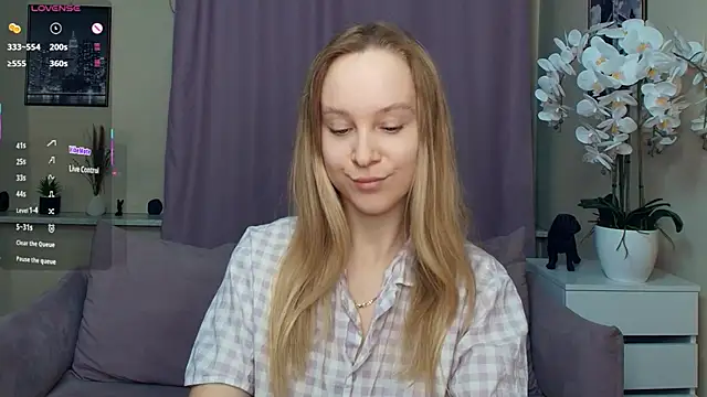 Snapshot of SoonMoor chatting on March 15, 6:36 pm SoonMoor online show from March 15, 6:36 pm