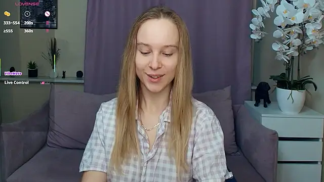 Snapshot of SoonMoor chatting on March 20, 6:57 pm SoonMoor online show from March 20, 6:57 pm