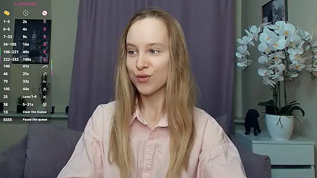 Snapshot of SoonMoor chatting on March 23, 6:34 pm SoonMoor online show from March 23, 6:34 pm