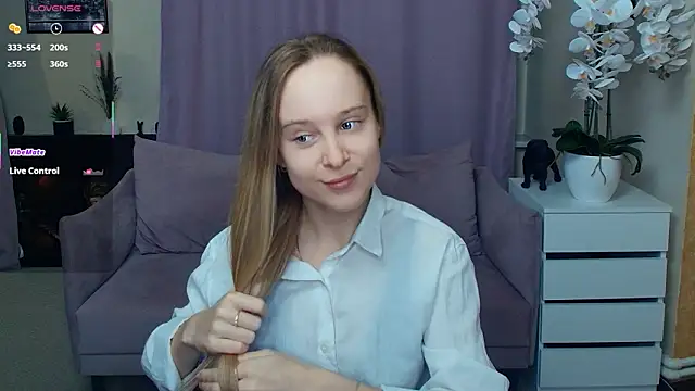 Snapshot of SoonMoor chatting on March 26, 6:35 pm SoonMoor online show from March 26, 6:35 pm