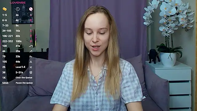 Snapshot of SoonMoor chatting on March 27, 6:29 pm SoonMoor online show from March 27, 6:29 pm