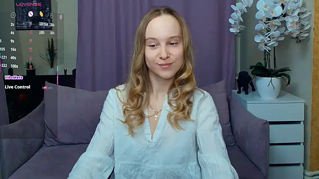 Snapshot of SoonMoor chatting on March 28, 6:40 pm SoonMoor online show from March 28, 6:40 pm