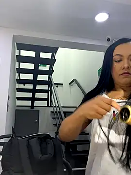 TiffanyyLam online show from September 26, 11:03 am