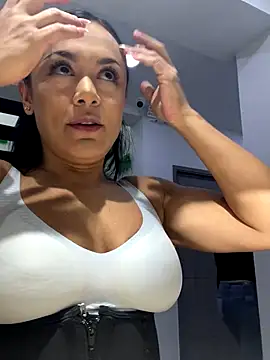 TiffanyyLam online show from October 1, 11:27 am