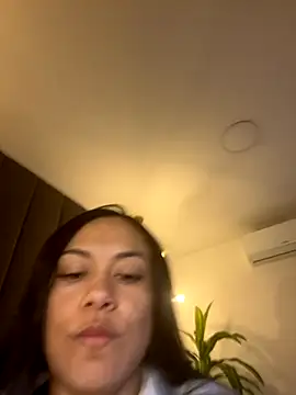 TiffanyyLam online show from October 29, 11:12 am