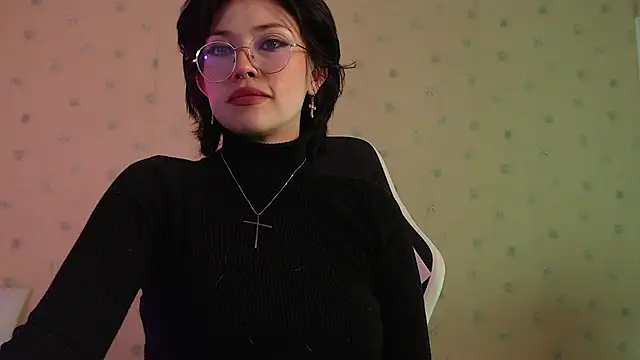 Ellyuwuw online show from December 17, 12:05 am