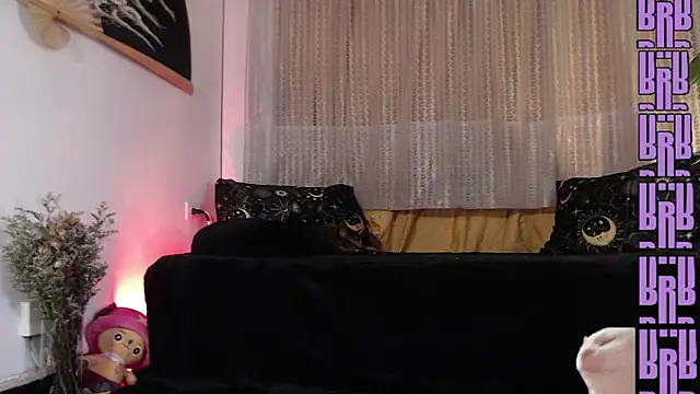 Ellyuwuw online show from May 6, 1:57 am