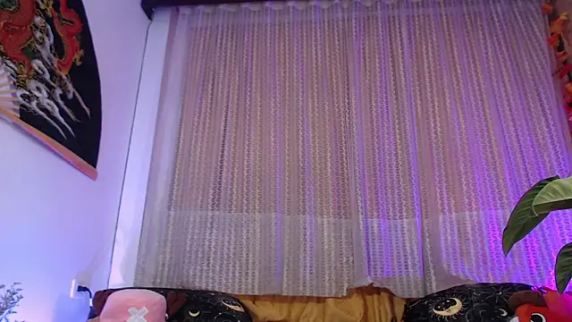 Ellyuwuw online show from May 18, 1:45 am