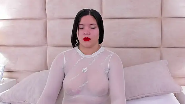 Snapshot of NahiaMonet chatting on October 29, 10:28 am NahiaMonet online show from October 29, 10:28 am