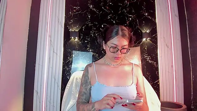 Snapshot of LolaXXXperience chatting on September 23, 11:13 am LolaXXXperience online show from September 23, 11:13 am